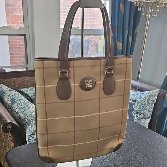 Burberrys vintages Tan and Brown Bag - Picture 1 of 14
